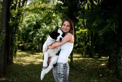 Запознајте ја Глорија која од 16 години спасува животни