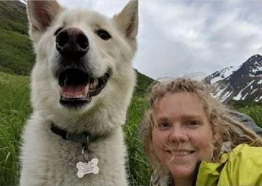 Нанук, хаска која сама шета и спасува планинари во неволја