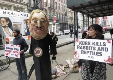 Мишел Корс престанува со користење на животинското крзно